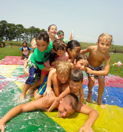 kids-having-fun-at-summer-camp